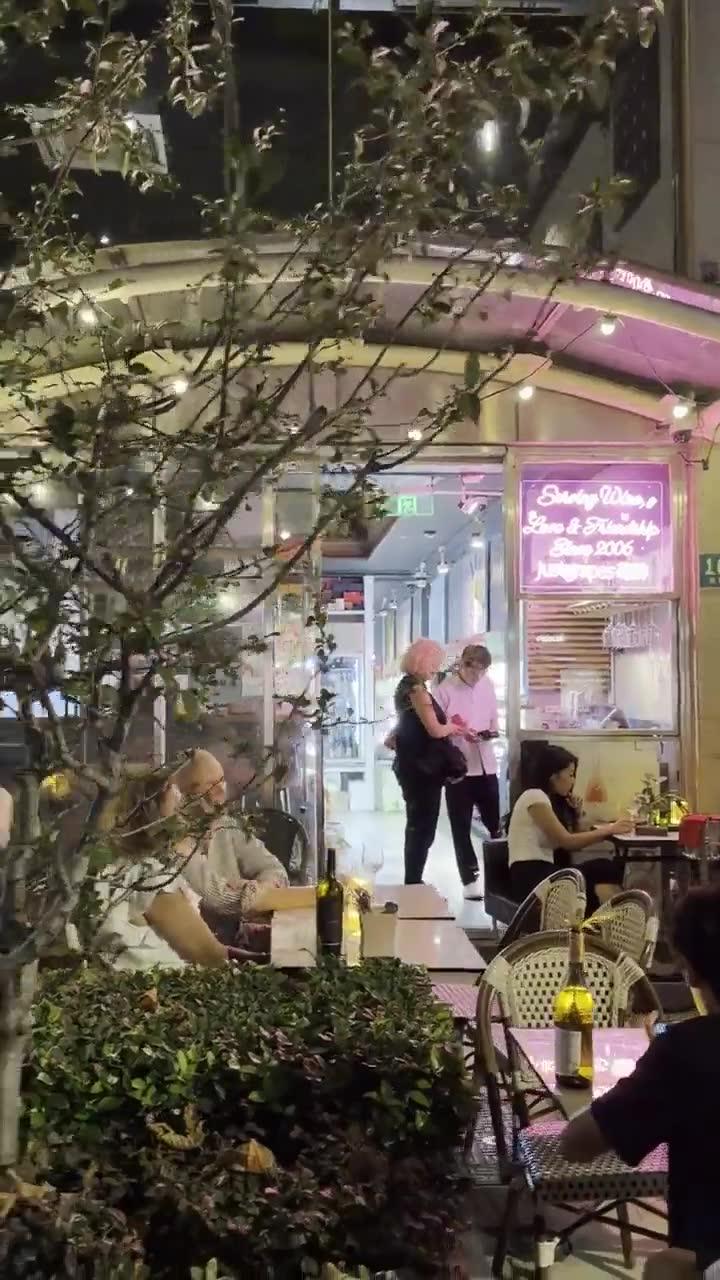 Justgrapes on Anfu Road